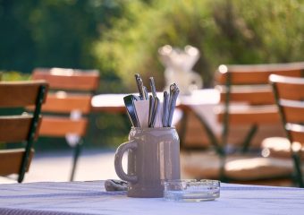 W sezonie urlopowym prym wiedzie branża gastronomiczna